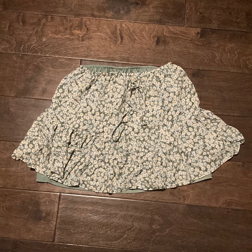 Urban Outfitters green and white floral mini skirt, size XS